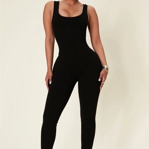 Set of 2- Ribbed jumpsuit (white and black)
